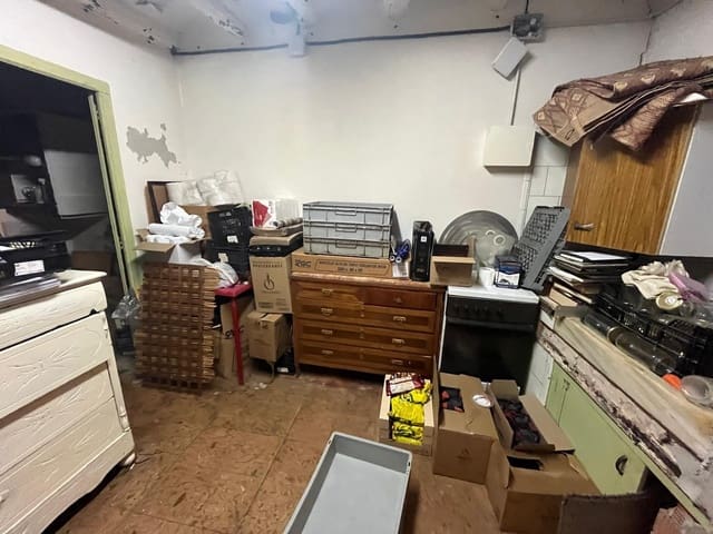 4 slaapkamer Huis te koop in Santa Coloma de Queralt met garage - € 53.000 (Ref: 8729949)