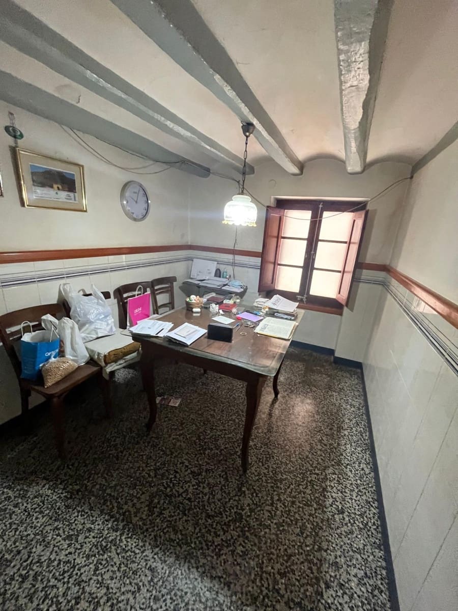 7 bedroom Finca/Country House for sale in Vilanova del Cami - € 275,000 (Ref: 8763247)