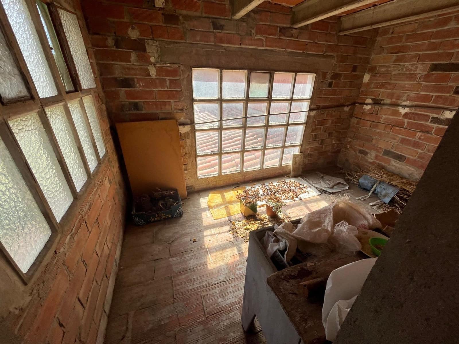 7 bedroom Finca/Country House for sale in Vilanova del Cami - € 275,000 (Ref: 8763247)