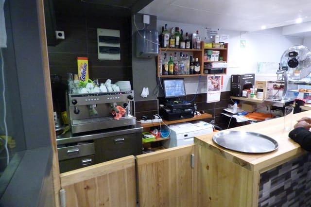 Kaupallinen myytävänä paikassa Igualada - 75 000 € (Ref: 8763280)