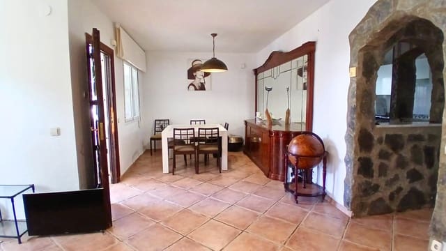 3 bedroom Villa for sale in Cambrils with garage - € 299,000 (Ref: 8849454)