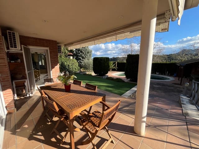 4 soveværelse Villa til salg i Igualada med swimmingpool garage - € 612.000 (Ref: 8874725)