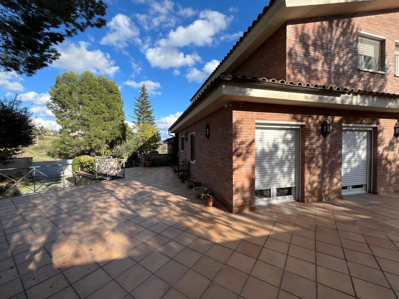 4 soveværelse Villa til salg i Igualada med swimmingpool garage - € 612.000 (Ref: 8874725)