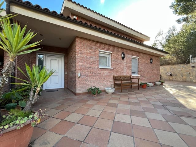 4 soveværelse Villa til salg i Igualada med swimmingpool garage - € 612.000 (Ref: 8874725)