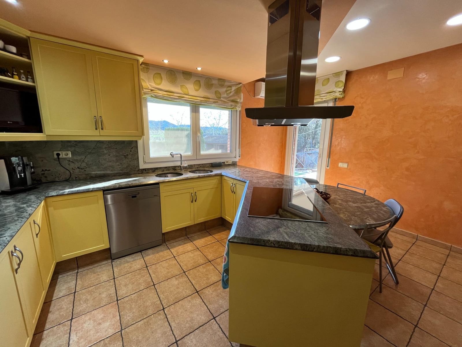 4 soveværelse Villa til salg i Igualada med swimmingpool garage - € 612.000 (Ref: 8874725)