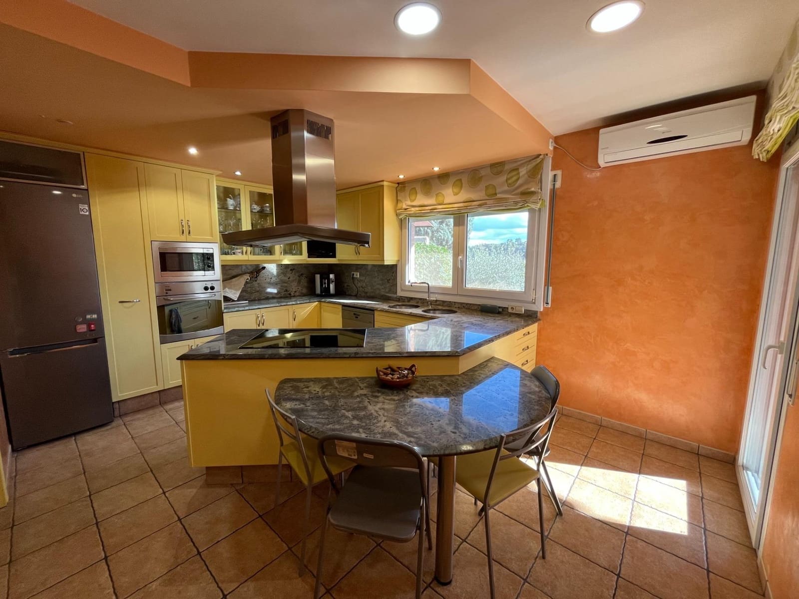 4 soveværelse Villa til salg i Igualada med swimmingpool garage - € 612.000 (Ref: 8874725)