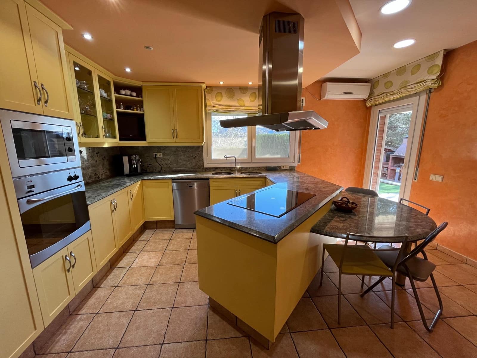 4 soveværelse Villa til salg i Igualada med swimmingpool garage - € 612.000 (Ref: 8874725)