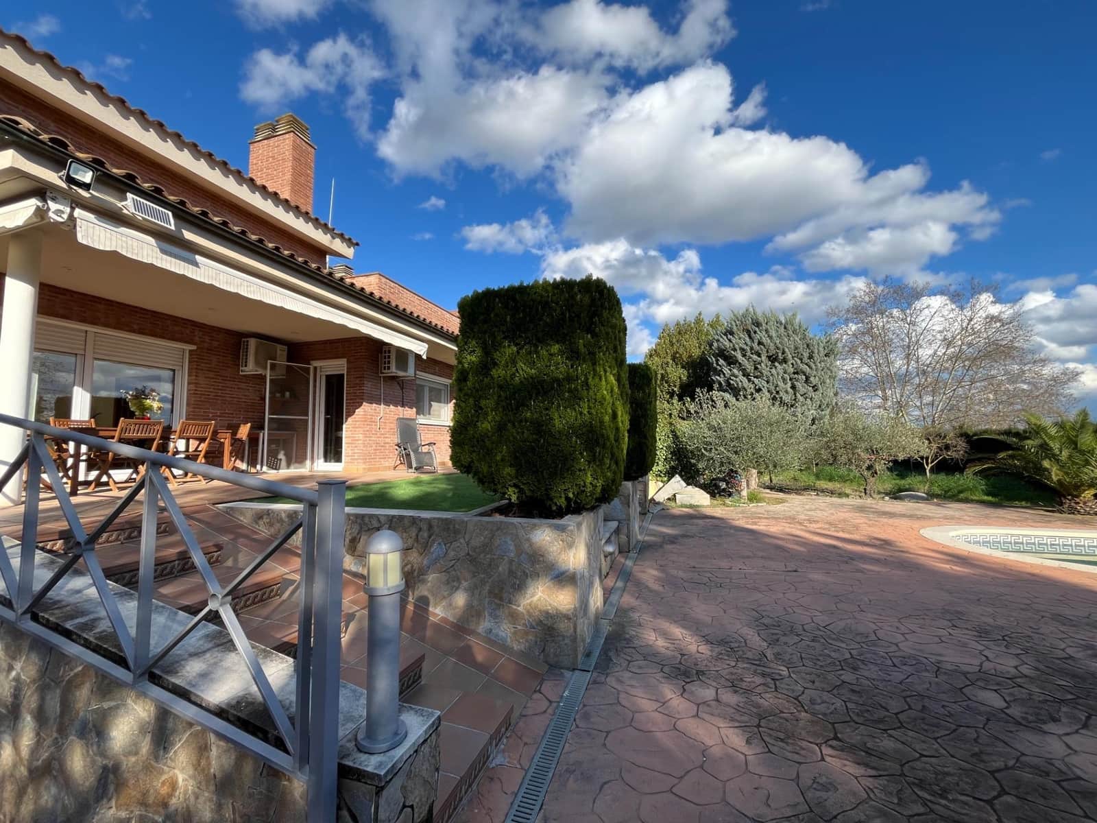 4 soveværelse Villa til salg i Igualada med swimmingpool garage - € 612.000 (Ref: 8874725)