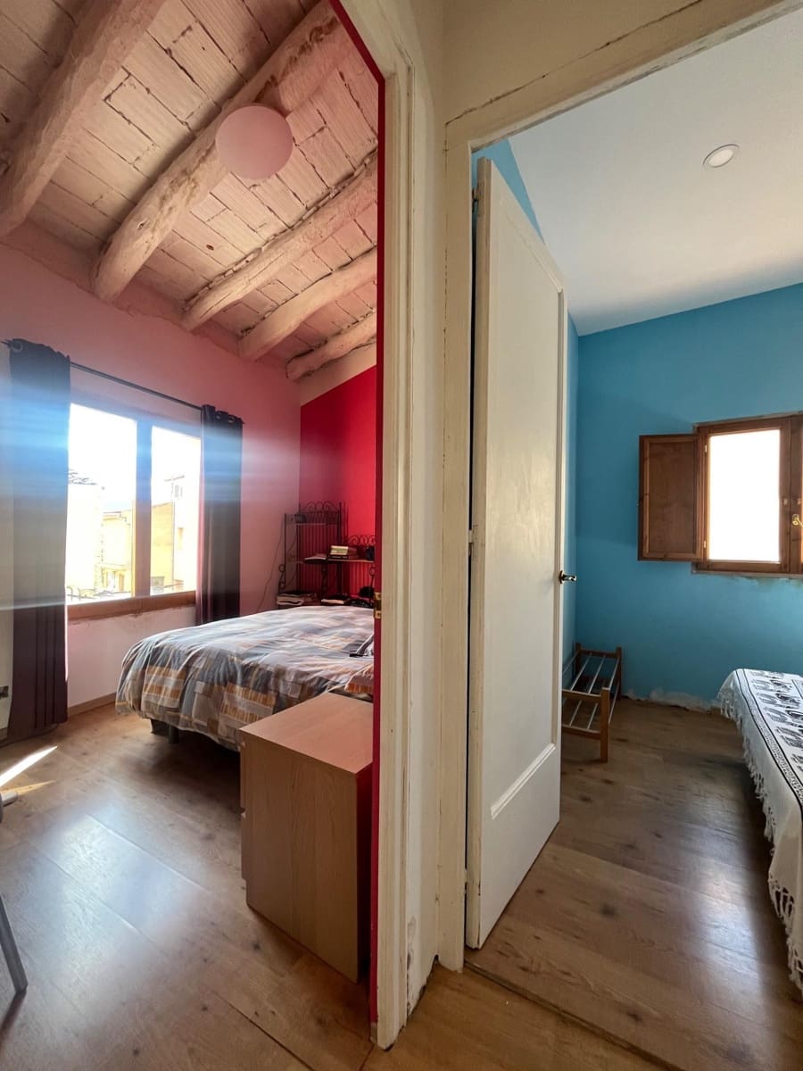 4 bedroom Villa for sale in Sant Marti de Tous - € 265,000 (Ref: 8937057)