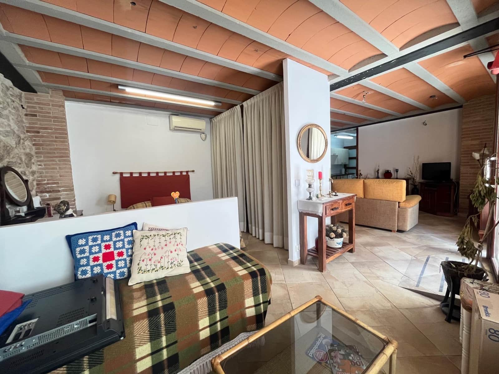 4 bedroom Villa for sale in Sant Marti de Tous - € 265,000 (Ref: 8937057)