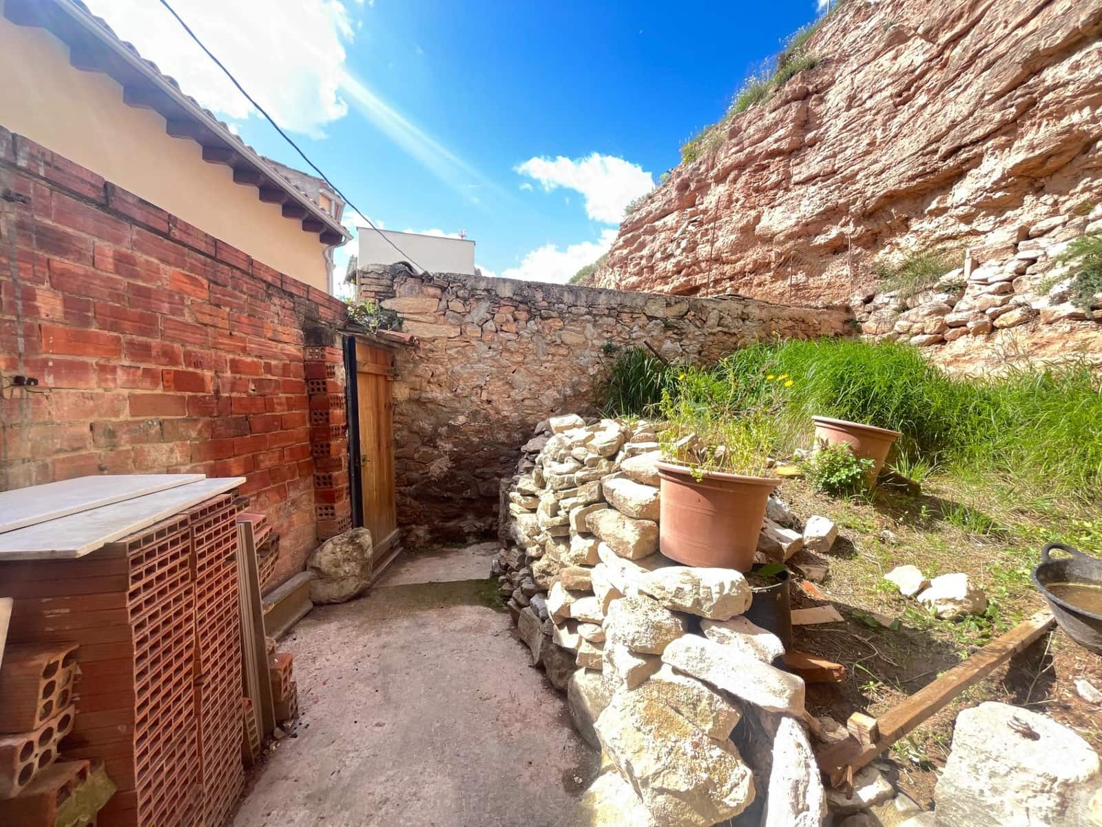 4 bedroom Villa for sale in Sant Marti de Tous - € 265,000 (Ref: 8937057)