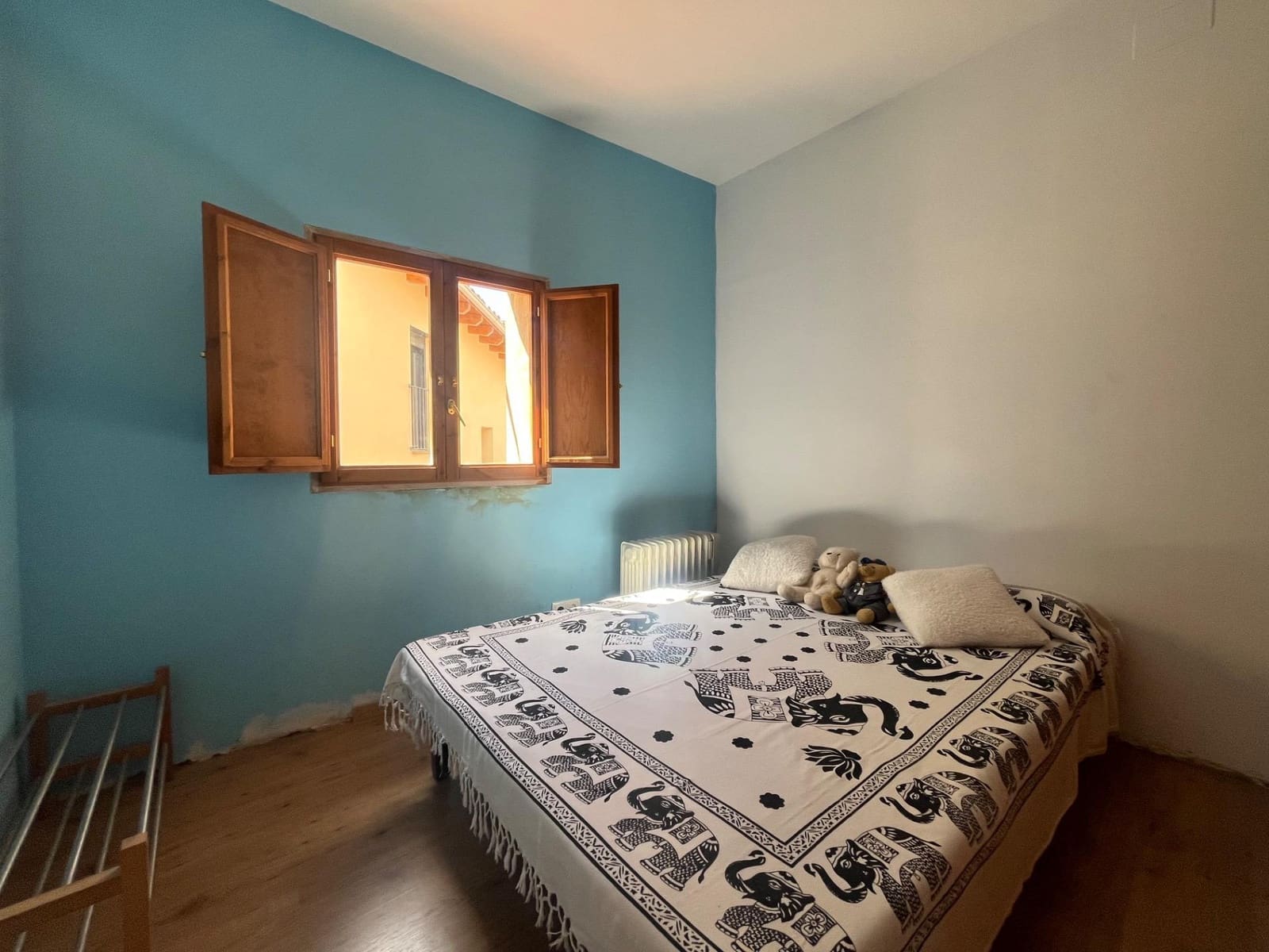 4 bedroom Villa for sale in Sant Marti de Tous - € 265,000 (Ref: 8937057)