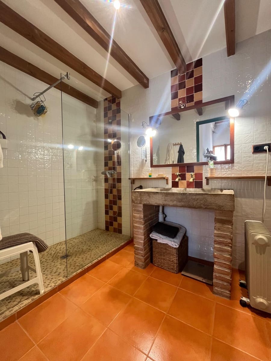 4 bedroom Villa for sale in Sant Marti de Tous - € 265,000 (Ref: 8937057)