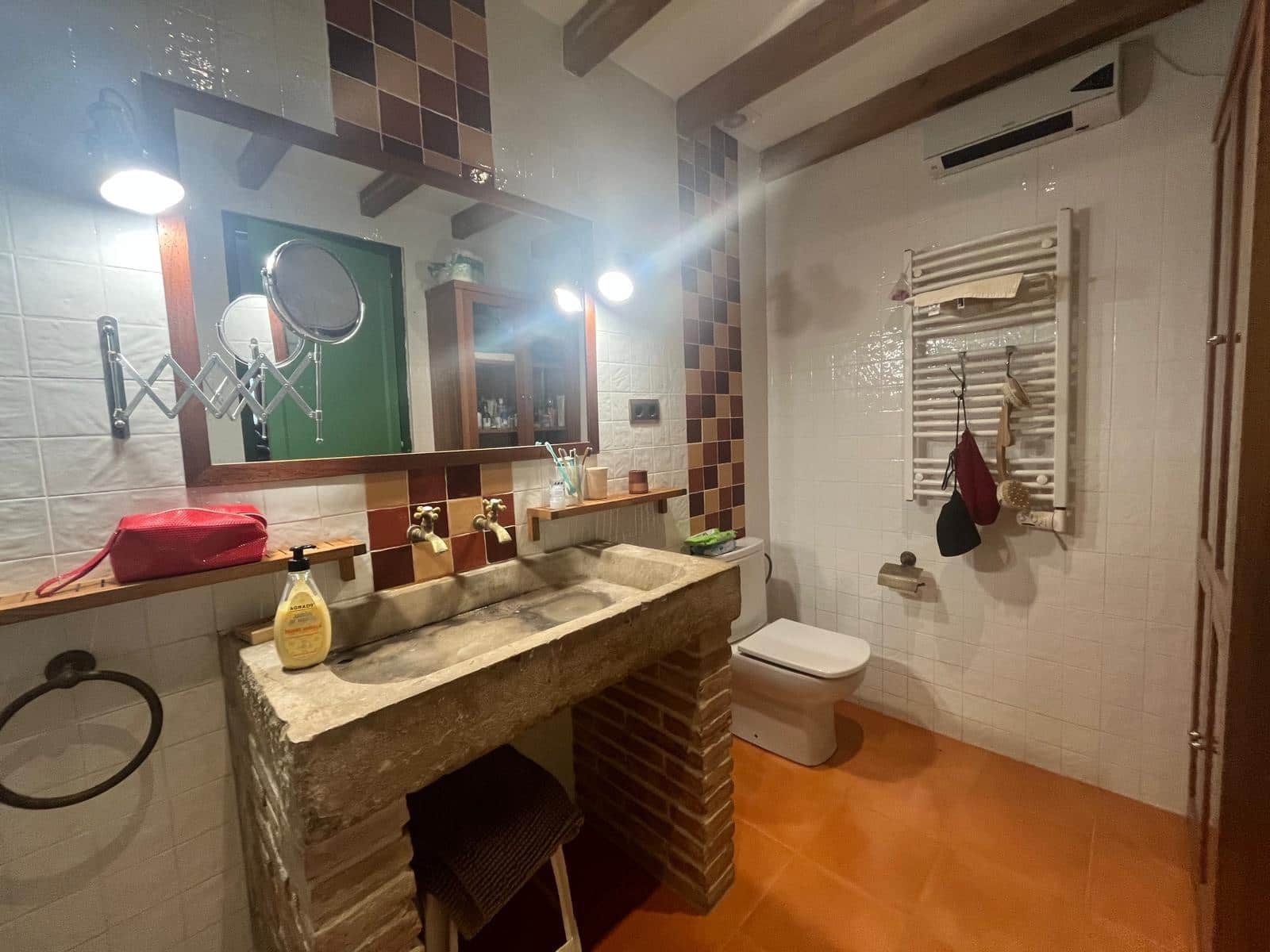 4 bedroom Villa for sale in Sant Marti de Tous - € 265,000 (Ref: 8937057)