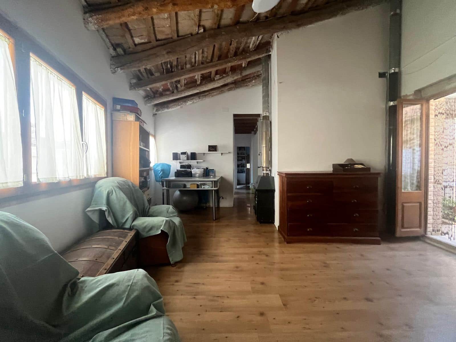 4 bedroom Villa for sale in Sant Marti de Tous - € 265,000 (Ref: 8937057)