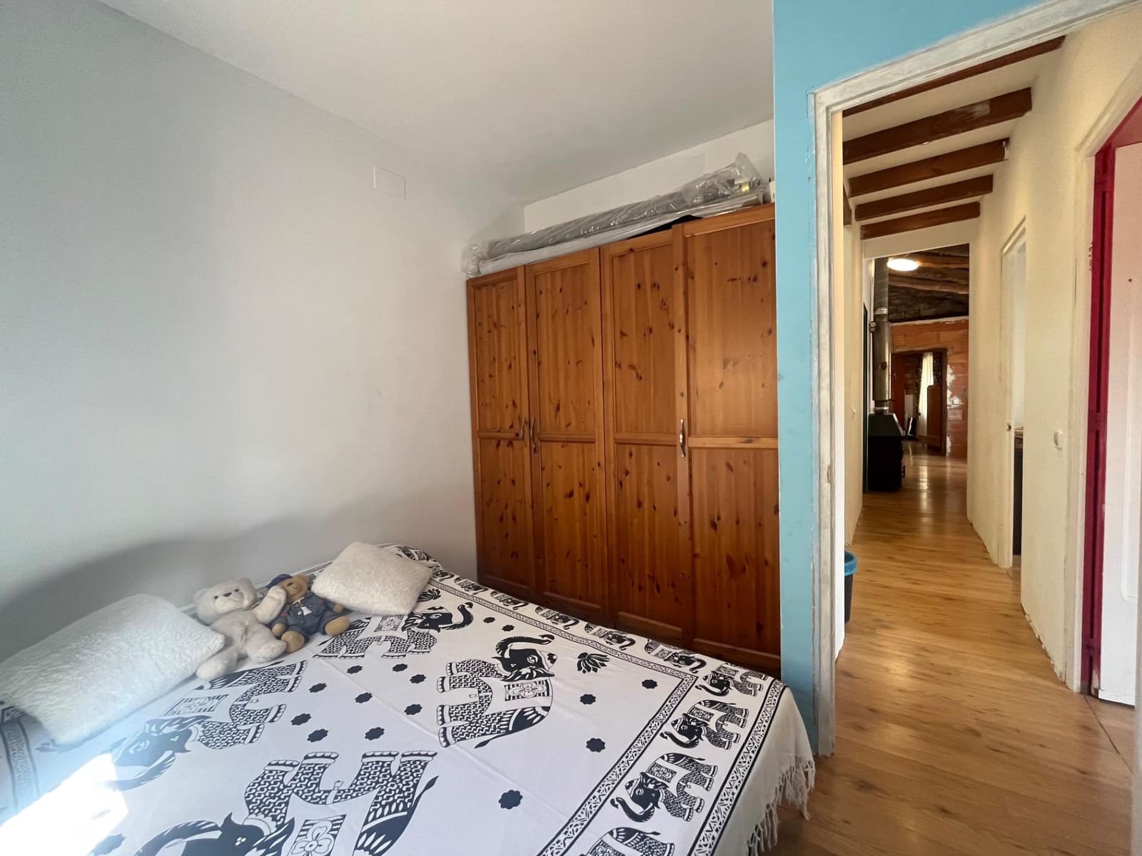 4 bedroom Villa for sale in Sant Marti de Tous - € 265,000 (Ref: 8937057)