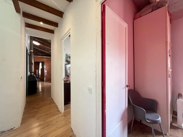 4 bedroom Villa for sale in Sant Martí de Tous - € 265,000 (Ref: 8937057)