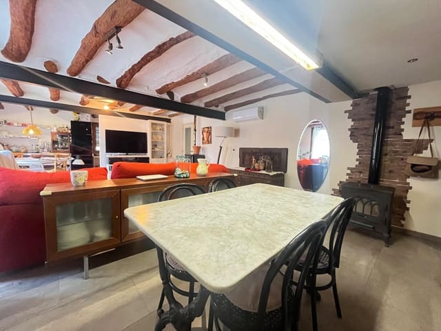 4 bedroom Villa for sale in Sant Martí de Tous - € 265,000 (Ref: 8937057)