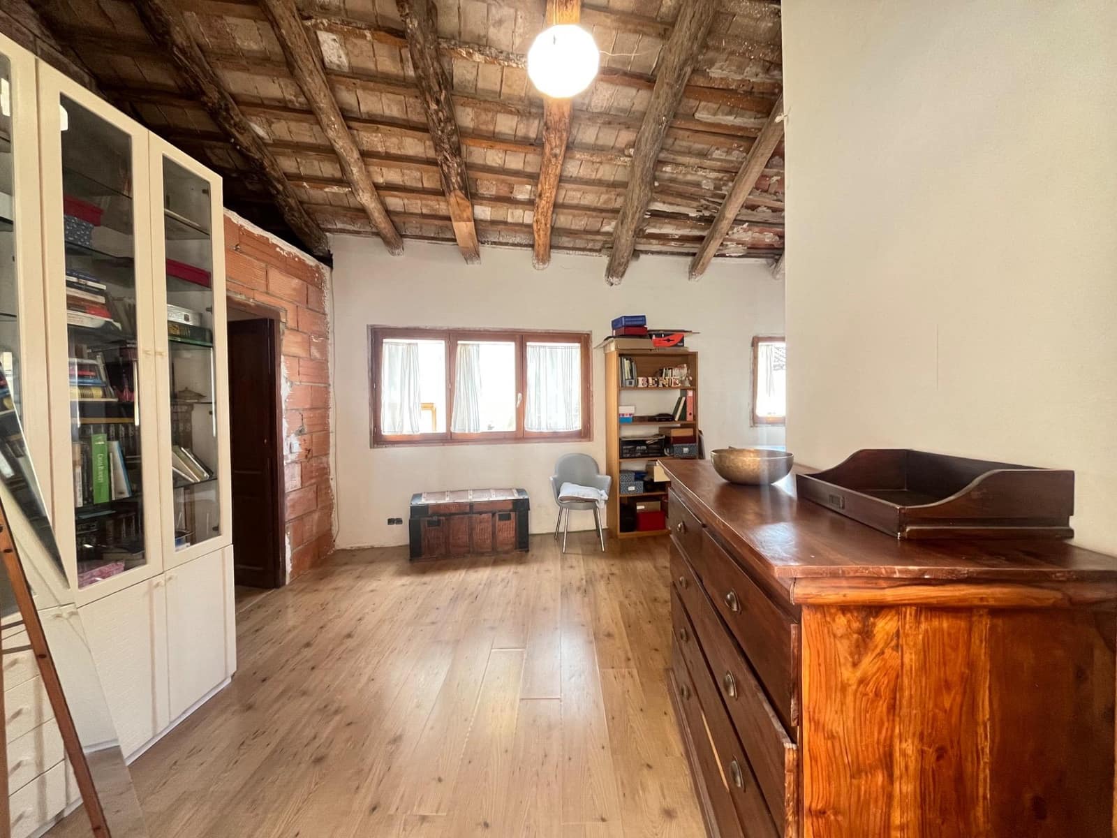 4 bedroom Villa for sale in Sant Marti de Tous - € 265,000 (Ref: 8937057)