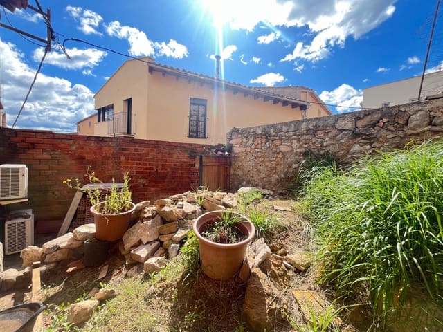 4 bedroom Villa for sale in Sant Martí de Tous - € 265,000 (Ref: 8937057)