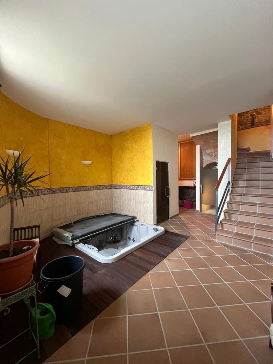 4 bedroom Finca/Country House for sale in Argencola - € 225,750 (Ref: 8946824)