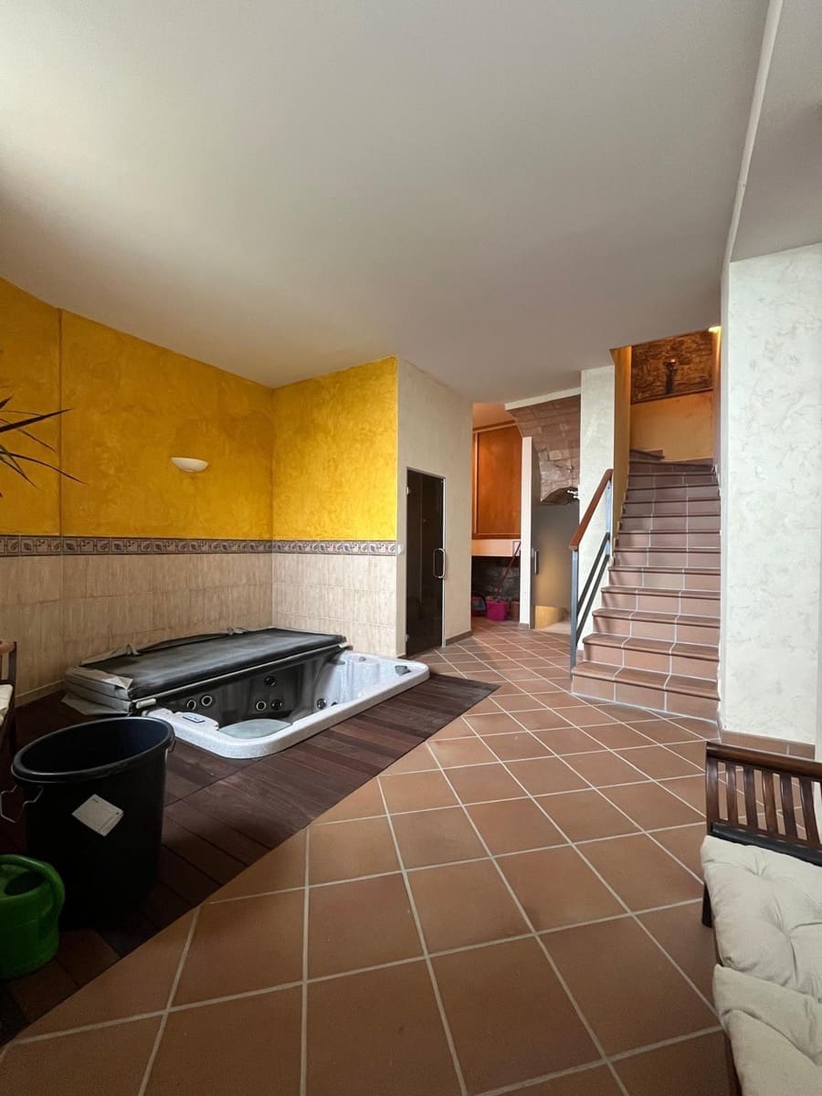 4 bedroom Finca/Country House for sale in Argencola - € 225,750 (Ref: 8946824)