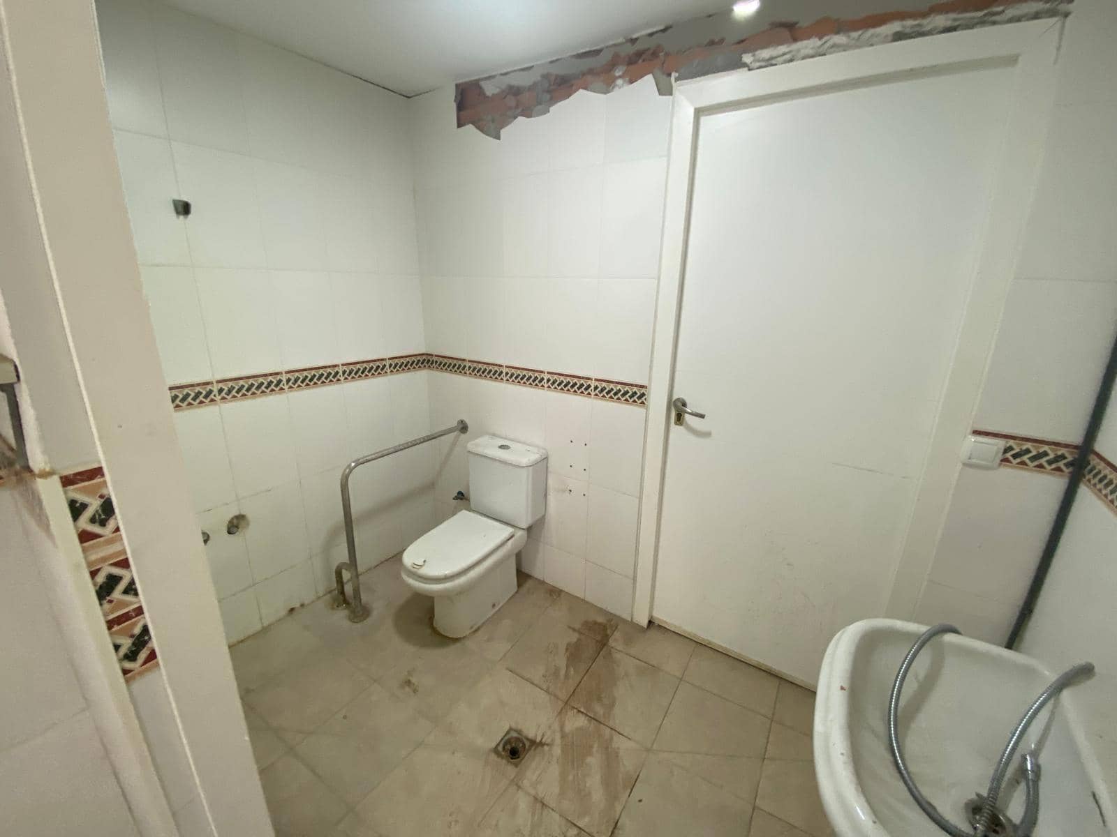 Commerciale in vendita in Vilanova del Cami con garage - 75.000 € (Rif: 8949001)