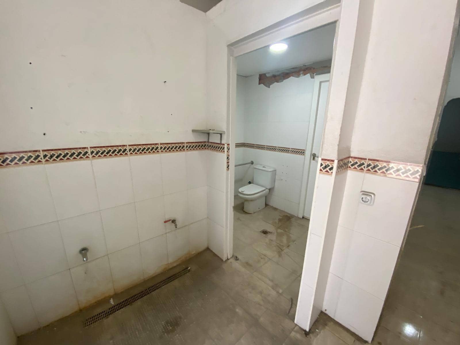 Commerciale in vendita in Vilanova del Cami con garage - 75.000 € (Rif: 8949001)