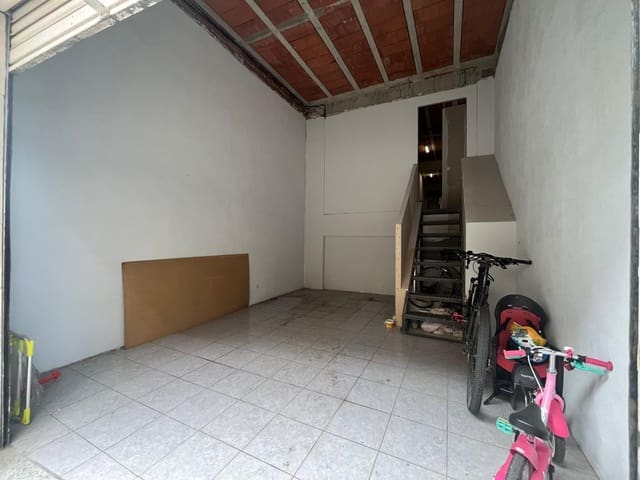 4 slaapkamer Commercieel te koop in Igualada met garage - € 108.000 (Ref: 8957075)