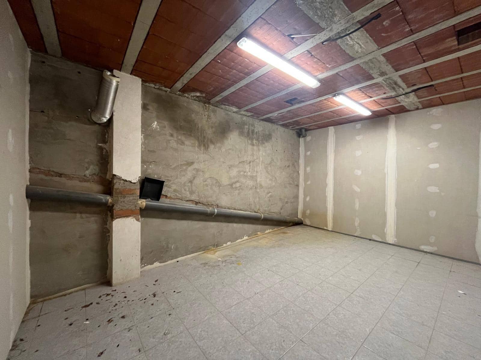 4 chambre Local Commercial à vendre à Igualada avec garage - 108 000 € (Ref: 8957075)