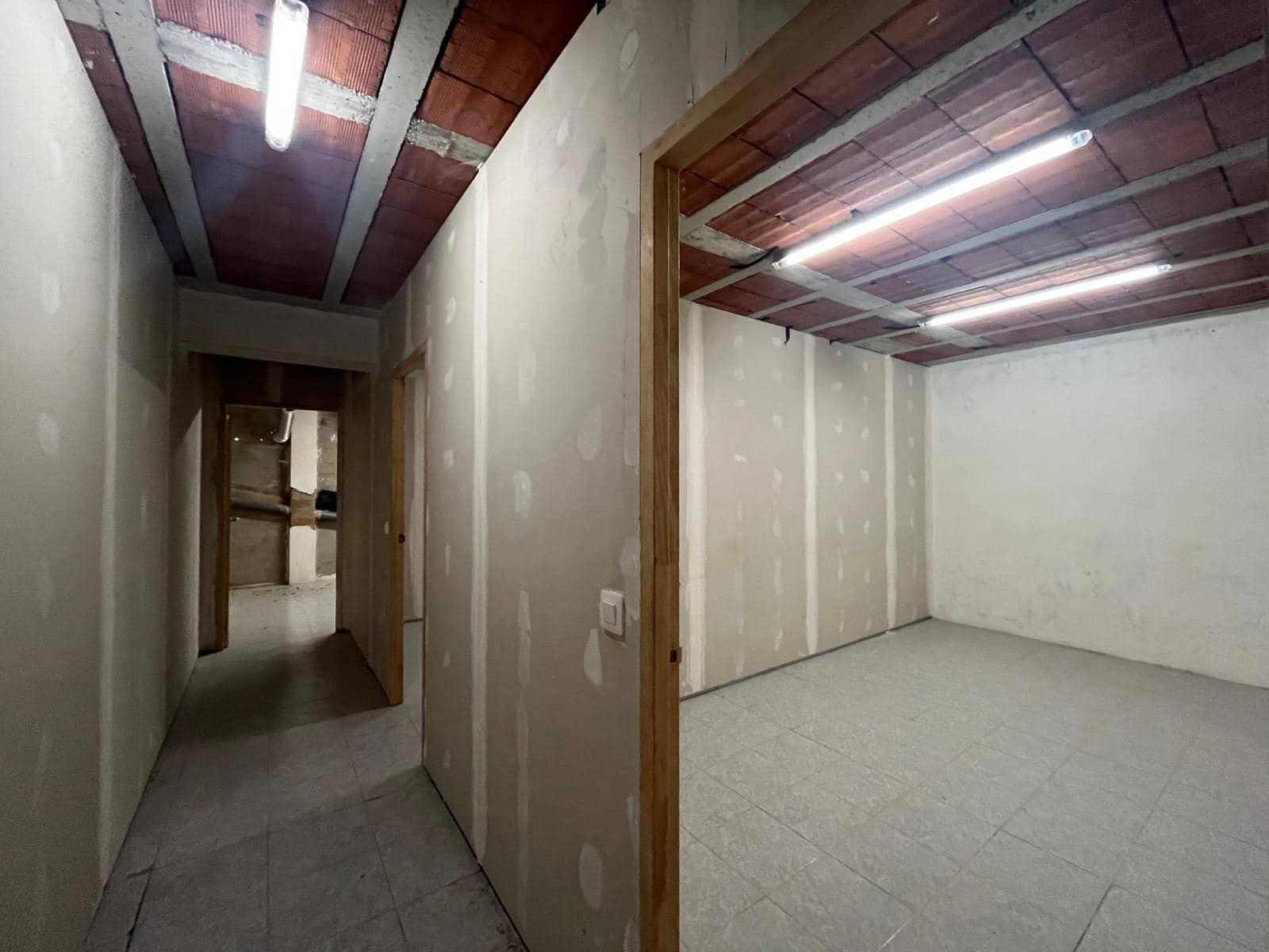 4 chambre Local Commercial à vendre à Igualada avec garage - 108 000 € (Ref: 8957075)