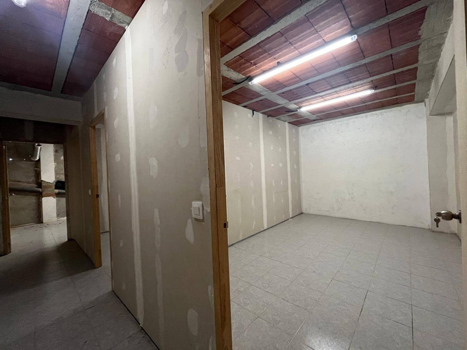 4 chambre Local Commercial à vendre à Igualada avec garage - 108 000 € (Ref: 8957075)