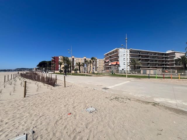 3 soveværelse Strandlejlighed til salg i La Pineda, Vila-seca med swimmingpool - € 221.000 (Ref: 9023197)