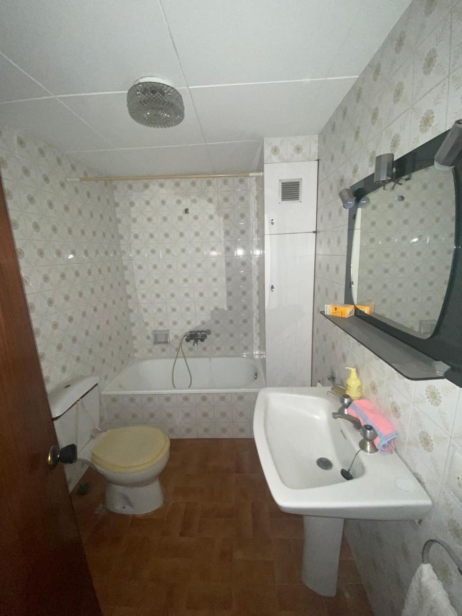 4 makuuhuone Omakotitalo myytävänä paikassa Santa Coloma de Queralt mukana 
autotalli - 86 000 € (Ref: 9034457)