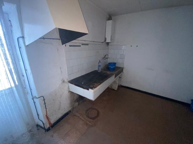 4 slaapkamer Huis te koop in Santa Coloma de Queralt met garage - € 86.000 (Ref: 9034457)