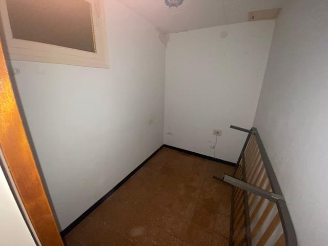 4 slaapkamer Huis te koop in Santa Coloma de Queralt met garage - € 86.000 (Ref: 9034457)