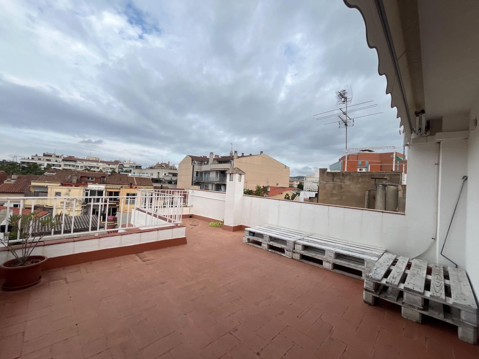 4 makuuhuone Omakotitalo myytävänä paikassa Terrassa mukana 
autotalli - 410 000 € (Ref: 9248180)