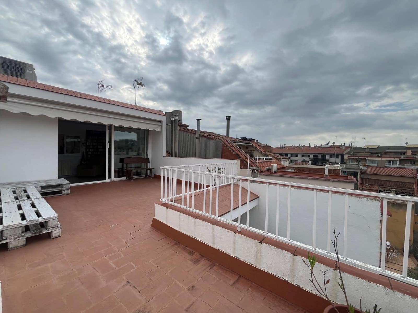 4 makuuhuone Omakotitalo myytävänä paikassa Terrassa mukana 
autotalli - 410 000 € (Ref: 9248180)