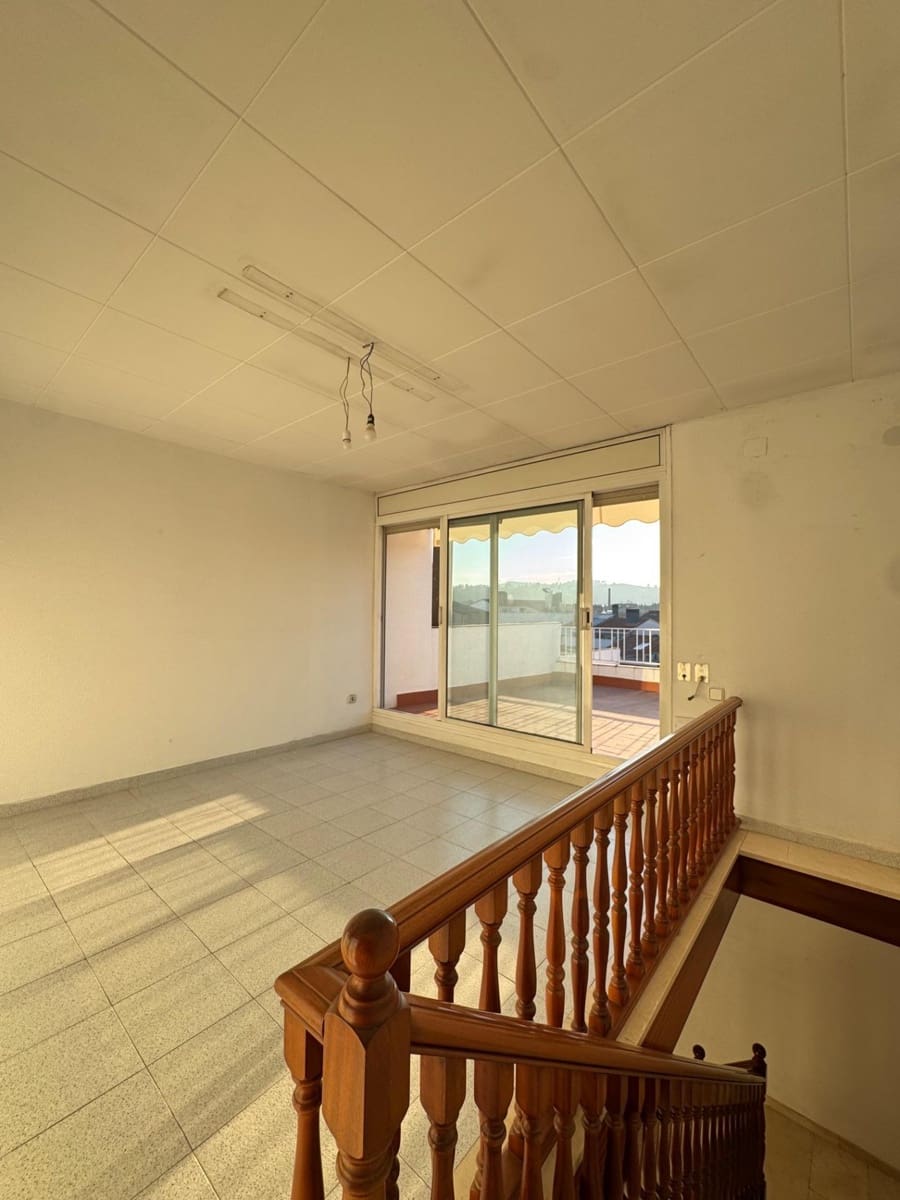 4 soverom Hus til salgs i Terrassa med garasje - € 398 000 (Ref: 9248180)