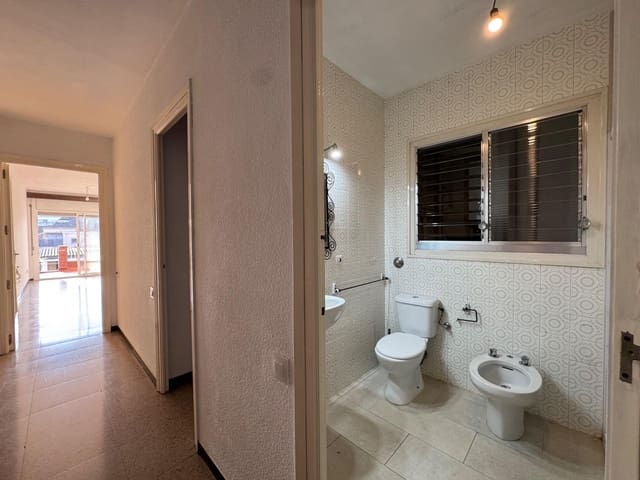 4 slaapkamer Huis te koop in Terrassa met garage - € 398.000 (Ref: 9248180)