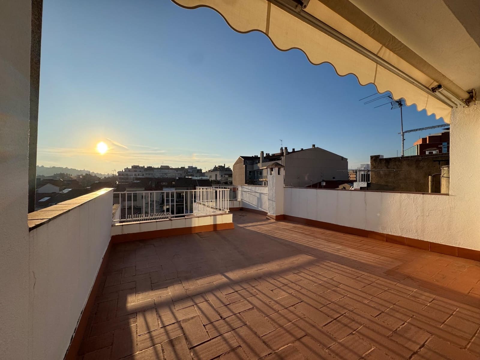4 soverom Hus til salgs i Terrassa med garasje - € 398 000 (Ref: 9248180)