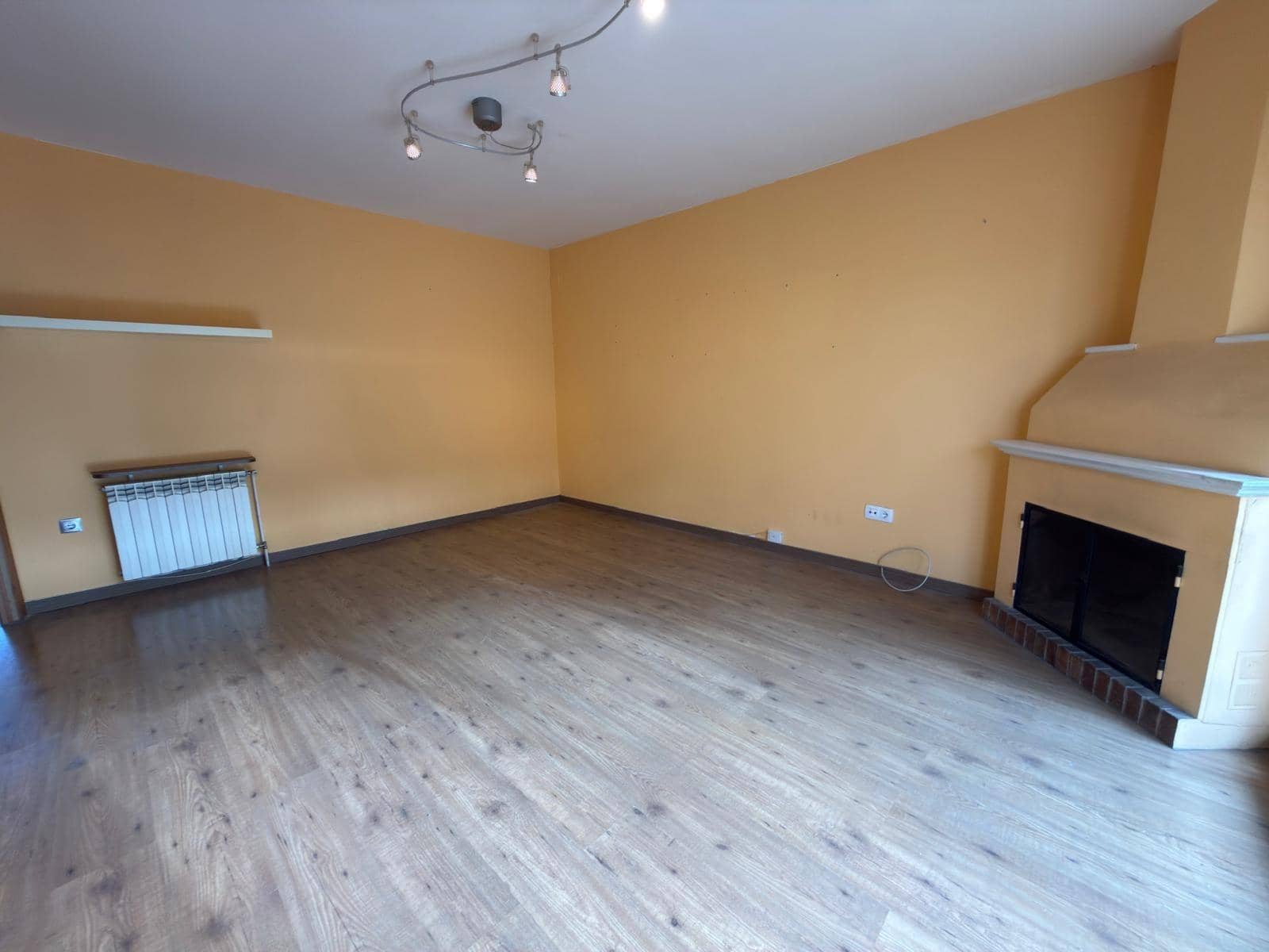 2 bedroom Flat for sale in Odena with garage - € 220,000 (Ref: 9276330)