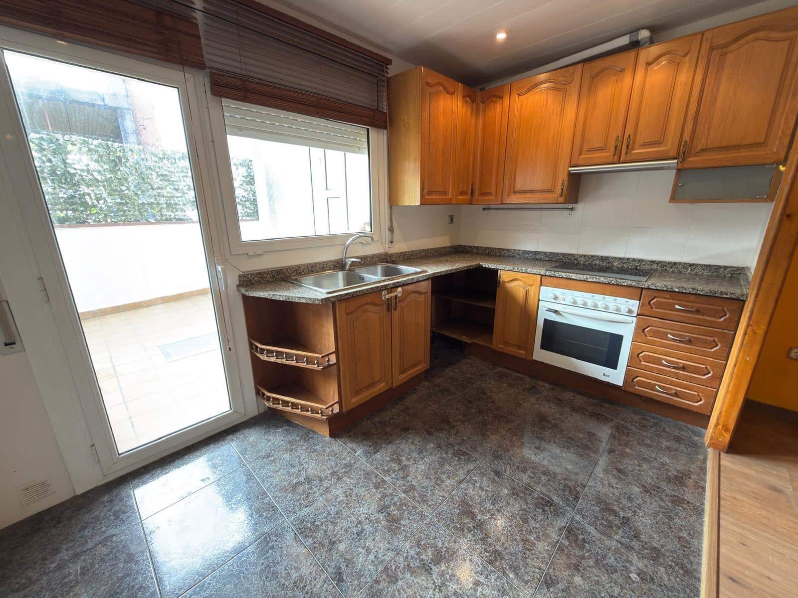 2 slaapkamer Flat te koop in Odena met garage - € 220.000 (Ref: 9276330)