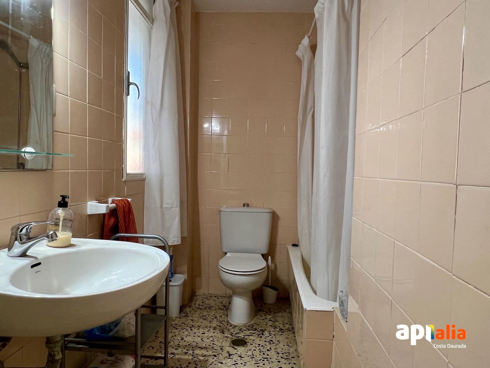 3 slaapkamer Flat te koop in Salou met zwembad - € 140.000 (Ref: 9294393)