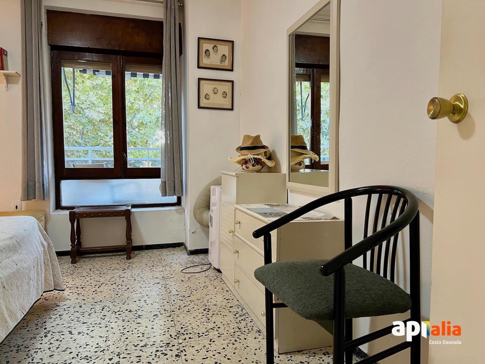 3 slaapkamer Flat te koop in Salou met zwembad - € 140.000 (Ref: 9294393)