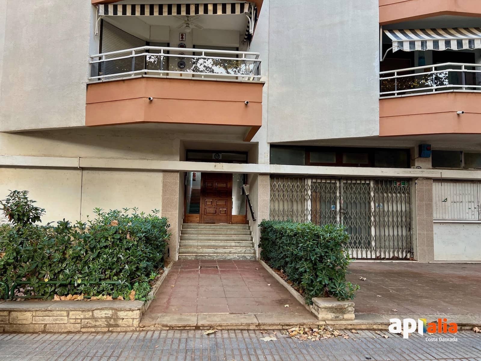 3 slaapkamer Flat te koop in Salou met zwembad - € 140.000 (Ref: 9294393)