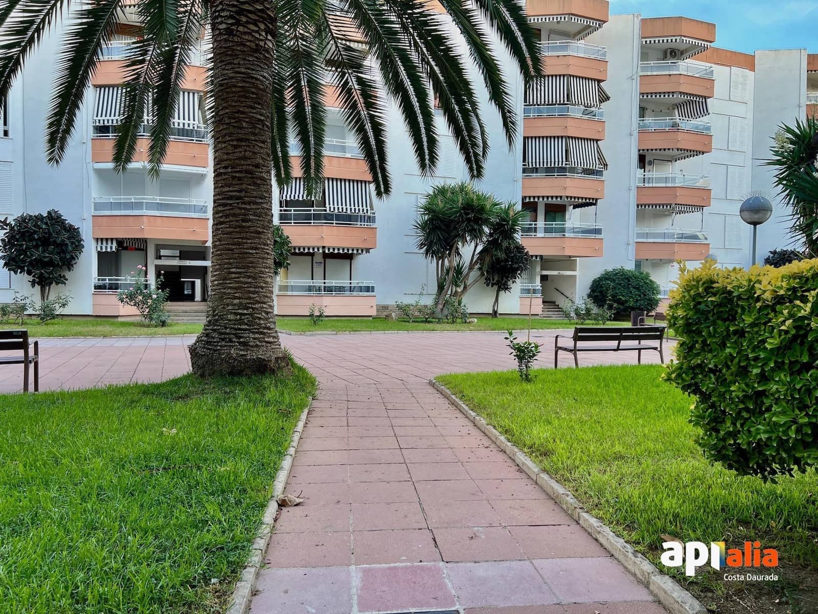 3 slaapkamer Flat te koop in Salou met zwembad - € 140.000 (Ref: 9294393)