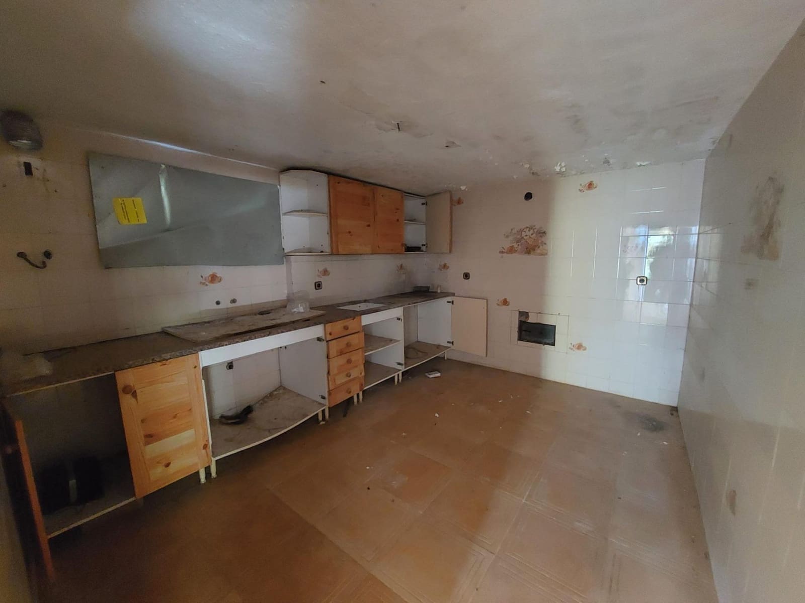 2 bedroom Villa for sale in La Torre de Claramunt with garage - € 99,000 (Ref: 9312874)