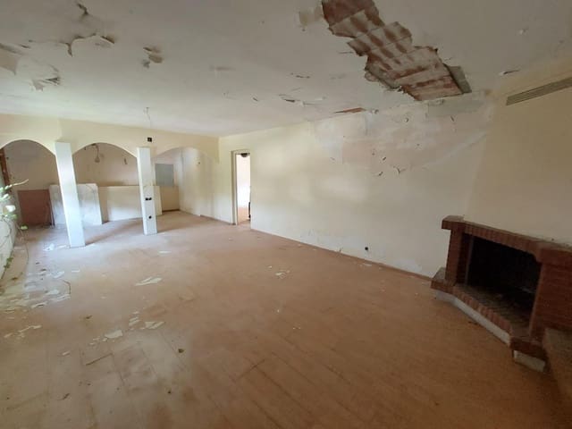 2 bedroom Villa for sale in La Torre de Claramunt with garage - € 99,000 (Ref: 9312874)