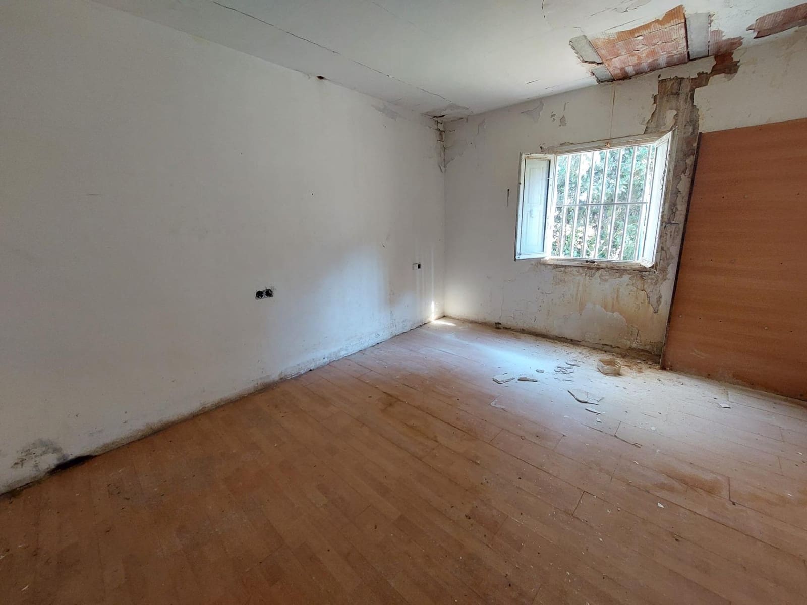 2 bedroom Villa for sale in La Torre de Claramunt with garage - € 99,000 (Ref: 9312874)